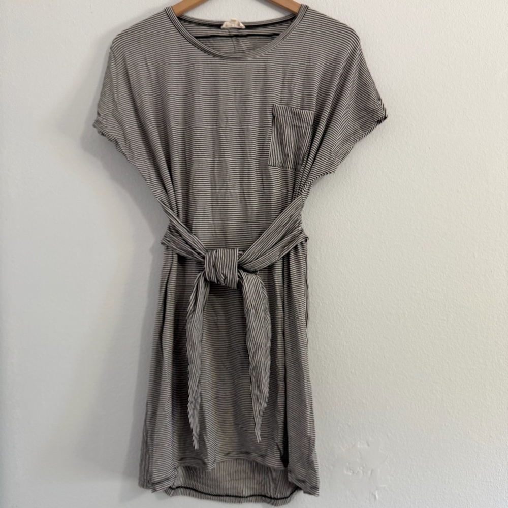 Main Strip - Striped Open‎ Back Tee Shirt Dress